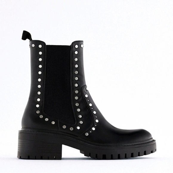 ZARA TREADED LOW HEEL STUDDED ANKLE - Picture 2 of 4